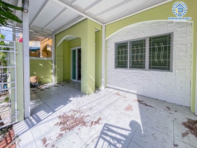 *****ทาวน์เฮ้าส์มือสองย่านนนทบุรี ม.บัวทองธานี กาญจนาภิเษก เนื้อที่ 20.5 ตร.ว. ฟังก์ชัน 4 ห้องนอน 2 ห้องน้ำ ทาวน์เฮ้าส์รีโนเวทเรียบร้อย บนทำเลดี ติดถ.กาญจนาภิเษก เชื่อมต่อถ.บางกรวย-ไทรน้อย, ถ.กาญจนาภิเษก, ถ.ชัยพฤกษ์ ใกล้รถไฟฟ้าสายสีม่วง "สถนีคลองบางไผ่"